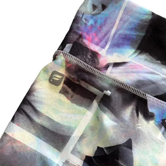 Fabletics Blue Beach Floral Psychedelic Capri Leggings M - Picture 3 of 4